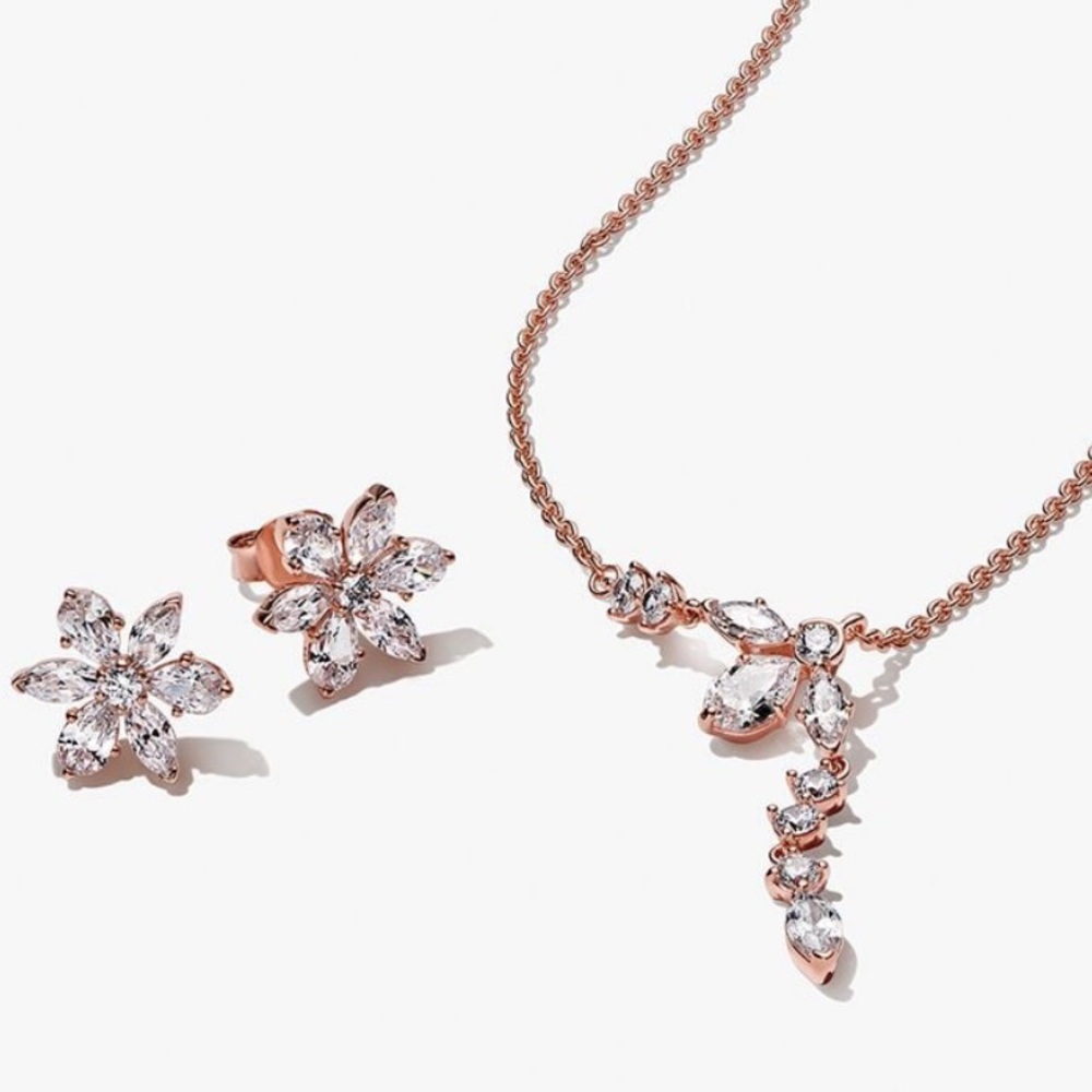 PANDORA Sparkling Herbarium Cluster
Jewelry Set